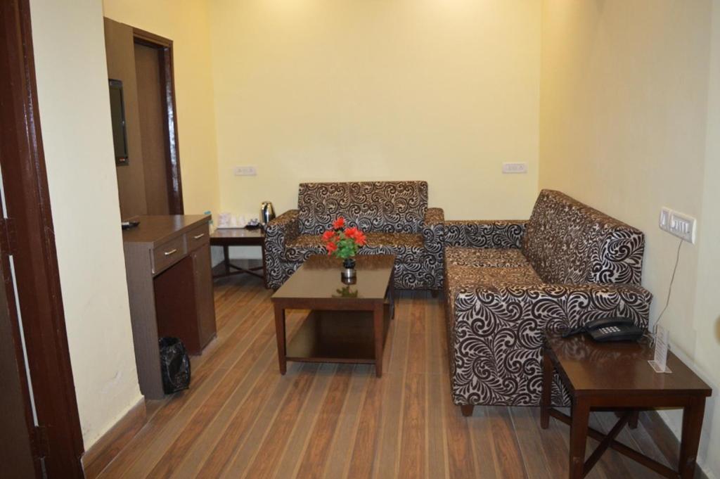 Katra  Hotel Sravasti Residency מראה חיצוני תמונה